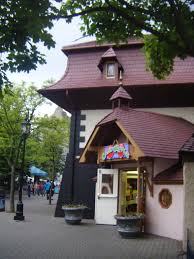 For the opening ceremony, on the 23rd of may in 1981, special ceremonies included 10,000 helium balloons, 13 parachutists, 350 white doves and a pipe band. File Canada S Wonderland Scandinavian Building Candy Shop Entrance Jpg Wikipedia