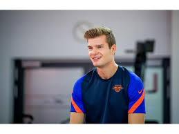 Emre belözoğlu kırmızı kart gördü! Emre Belozoglu Babasiyla Gorustu Fenerbahce Ve Galatasaray In Transfer Savasi Web Aslan Galeri