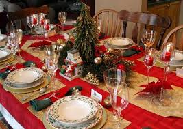 This elegantly decorates christmas table decoration idea could make your entire festive season with its super classy whitish wonderland setting. Elegant Christmas Table Decorations For 2016 Easyday