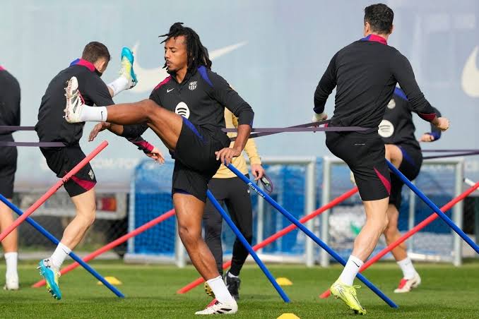 Il Jules Kounde del Barcellona nel Mirino della Premier League