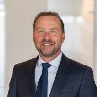 Gisteren mocht ik, mede namens Harold Koster en Ondernemingsrecht  Universiteit Leiden, ons nieuwe boek 'Bedrijfsovername' aanbieden aan de  Decaan van de Rechtenfaculteit Leiden, Suzan Stoter.