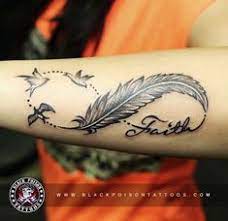 Sie kann die offenheit des geistes und die kommunikationsbereitschaft symbolisieren. 21 Endlosschleife Ideen Feder Tattoo Ideen Unendlichkeitszeichen Tattoo Feder Tattoo