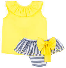 Pechera estampada a contraste con detalles fruncidos.cómoda manga murciélago de corte 3/4 y acabado elástico. Lappepa Moda Infantil Girls Yellow Shirt Blue Striped Ruffle Shorts Set Missbaby