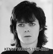 Flashing back this Thursday to 1971 << KEITH MOON 🥁 bashing it out at a  jam session organised by Eddie Hardin and Pete York at Bumpers Club in  London, March 1971. 🥁