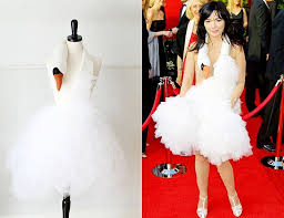 Bjork Swan Dress Costume Easy Diy Halloween Costumes For Women Bjork Swan Dress Costume Tutorial Crafts And Diy Ideas Bjork Swan Dress Swan Dress Costume Dress