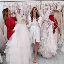 Umso lauter die hochzeitsvorbereitungen mit der ganzen welt geteilt wurden, umso leiser war die eigentliche trauung: Sarah Harrison Mehrere Brautkleider Fur Ihre Hochzeit Mit Dominic Gala De