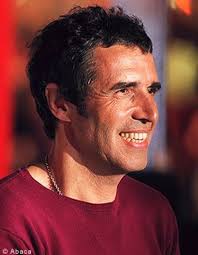 Des jours entiers à t'aimer. Une Journee Avec Julien Clerc Elle