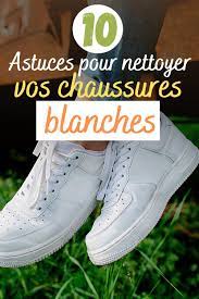 A la main, trempez le vêtement ou le linge blanc dans de l'eau bouillante additionnée de jus d'un citron. 10 Astuces Pour Nettoyer Vos Chaussures Blanches Nettoyer Chaussure Blanche Chaussures Blanches Nettoyer Chaussures