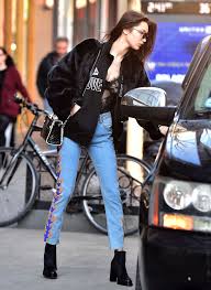 Gigi hadid is such a fashion icon. Gigi Hadid Bella Hadid Fashion Bella Hadid Outfits Bella Hadid Street Style Hadid Style