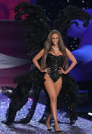 Tyra Banks Photos Photos The Victoria S Secret Fashion Show Runway Victoria Secret Fashion Show Fashion Show Victoria Secret Wings