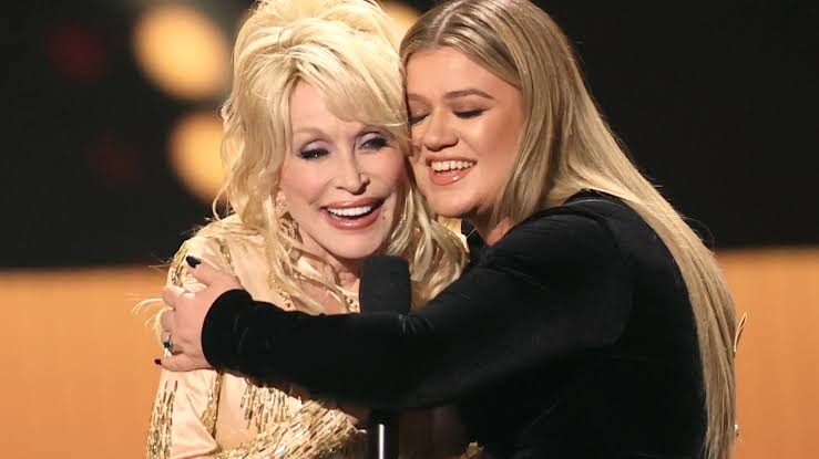 Kelly Clarkson Remembers Dolly Parton: 'I Will Miss Her Heart' After Her  Passing at 80 - AOL