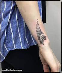 Oottati small cute fake waterproof temporary tattoo black angel feather wing (2 sheets). 35 Popular Wrist Tattoo Ideas For Girls Tatuaje Hombre Muneca Disenos De Tatuaje De Alas Tatuaje De Ala Para Hombres
