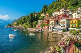 Tra le bellezze del #lagodicomo #villaserbelloni domina l'abitato del centro storico di #bellagio. Where To Stay In Lake Como Best Towns Hotels