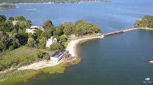 The main attraction of the park is cummings beach, which once had a seasonal harbor seal colony of which only a white marble seal statue is left. Cummings Park In Stamford Ct Youtube