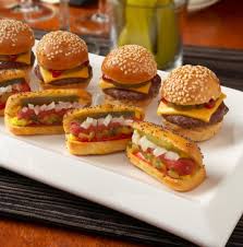Mini Hotdogs And Burgers For Cocktail Hour They Sale Oscar Meyer Mini Weiners At Kroger And The Buns Yo Recettes De Cuisine Recette Apero Dinatoire Nourriture