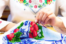 Украинцы разнесли зеленского за надетую косоворотку в день вышиванки. Den Vyshivanki Istoriya I Tradicii Prazdnika Kolobok Ua