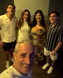 Ontem foi um dia muito especial! SHOW de comemoração dos 40 ANOS DE  CARREIRA do ZECA PAGODINHO. Obrigado Mônica, minha cliente querida, pelo  convite.