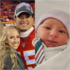 Después de un poco de retraso, Patrick Mahomes, el mejor padre de la NFL y  quarterback para los Kansas City Chiefs, y su esposa dan la bienvenida al  bebé número tres a