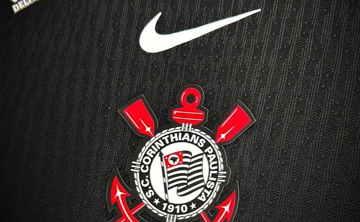 Em meio &agrave; crise, Corinthians detalha novo contrato com Nike prevendo at&eacute; R$ 20 milh&otilde;es anuais em materiais esportivos