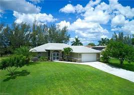 Now For Sale 14 Photos 3 Bed 2 5 Bath 1 872 Sqft House At 2240 Sw 17th Ave Escape To B Waterfront Homes For Sale Florida Homes For Sale Waterfront Homes