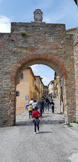Just add peach nectar for the perfect bellini! Porta Di Sopra Picture Of Borgo Medievale Di San Leo Tripadvisor