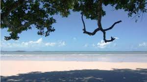 Pantai pasir panjang adalah objek wisata alam berupa pantai yang berpasir putih dan panjang yang terletak di kecamatan tujuh belas, kota singkawang, kalimantan barat. Menikmati Pagi Sambil Menguji Nyali Di Pantai Pasir Panjang Regional Liputan6 Com