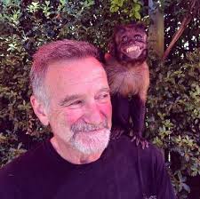 One of the last public photos of Robin Williams ... what an amazing man and  sadly missed 💕🙏 Read more: https://hja.li/7t4s