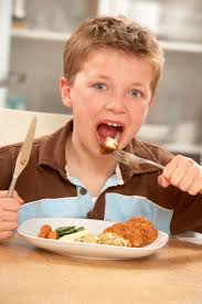 Foto de stock de Tortas De Arco Iris Colorido Sobre Plato Blanco.