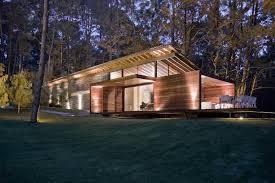 To accompany and complement his family's main house, architect gerald parsonson designed this easy, informal shed that adequately addresses the beachy life of the family. Modern Simple Shed Studio Mm Architect