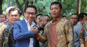 Ilham salah satu putra idham yang mengikuti jejak ayahnya, yakni masuk akademi kepolisian (akpol). Idham Azis Saya Bilang Ke Istri Urusanmu Dapur Sumur Kasur Saja