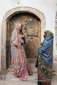 زمان في صنعاء القديمة على أبواب المنازل مطرقتين إحداهما صغيرة والأخرى كبيرة فعندما ي طرق الباب بالصغيرة ي فه yemen sanaa yemen beautiful beach pictures