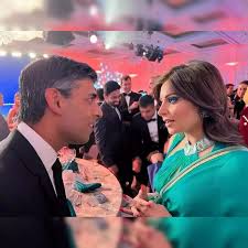 rishi sunak: FlashbackFriday: Kanika Kapoor shares unseen pictures with  new UK PM Rishi Sunak - The Economic Times