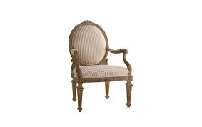 La poltroncina chester, in versione ridotta, è perfetta per aggiungere un tocco elegante in soggiorno o camera da letto. Poltroncine Da Camera Classiche E Moderne Foto Chelini It