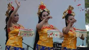 Khusus untuk jenis tari pendet, pada tarian ini digunakan untuk acara penyambutan selamat datang yang memiliki usia tertua di bali. Tari Pendet Pukau Publik Afrika Selatan
