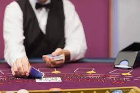 The average card or game dealer salary in connecticut is $19,200 as of july 28, 2021, but the range typically falls between $16,500 and $22,500.salary ranges can vary widely depending on the city and many other important factors, including education, certifications, additional skills, the number of years you have spent in your profession. How Much Do Dealers Make In Vegas The Real Deal Feeling Vegas