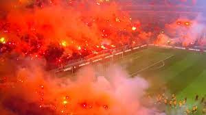 Galatasaray fans go crazy during arsenal's match. Welcome To Hell 42 000 People Turn Galatasaray Training Into Fire Pit Sportbible