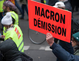 Le telegrammece samedi 5 janvier, les gilets jaunes de vannes ont repris leurs actions en visant cette fois les stations total. Retour Sur L Acte Viii Des Gilets Jaunes A Paris Paris Luttes Info