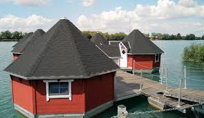 Nach süden ausgerichteter lage, direkt am malerischen hopfensee mit traumhaftem blick auf den see und die berge befindet sich das haus gohlke am see! Schwimmende Hutten Ubernachtung In Der Nahe Von Erfurt Seesport Erfurt