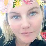 Amanda Dineley's Instagram, Twitter & Facebook