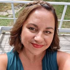 👑 Fin de formation initiale pour Camille Villalongue, responsable d'agence  de Petits-fils Versailles! Sa belle équipe a profité de l'occasion et de  quelques rayons de soleil pour lui remettre un…