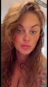 Tabitha Chambers's Instagram, Twitter & Facebook