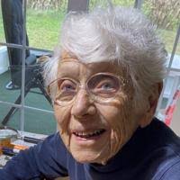 Mackenzie Barth's Instagram, Twitter & Facebook