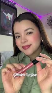 Este lip gloss es demasiado Glinda 🩷💚 Unlimited gloss tono “Fancy Nancy”  #lipgloss #girls #glinda #wicked #wickedmovie #arianagrande #broadway  #marykay