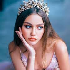 Bella Soares's Instagram, Twitter & Facebook