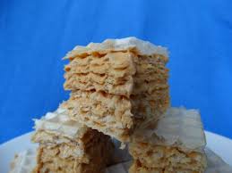 Lege dann den zweiten „waffelkuchen darauf und bestreiche auch diesen mit der creme, bevor du zum. Ukraine Vafelnyj Tort Waffelkuchen Mit Sguschonka Cooking Around The World