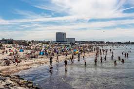 Rostock is much more than a popular vacation destination, it is also an economic and transport hub for northern germany. Corona Ein Drittel Weniger Ubernachtungen 2020 Rostock Heute