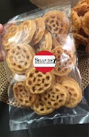 This recipe is a variation with rose essence and pink colouring. Bunga Durian Kuih Ros Kuih Loyang Food Drinks Local Delights Halal Snacks Desserts On Carousell