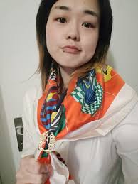 👋🏻👋🏻 안뇽 스친이들 오늘은 에르메스 까레 활용법 !! 진심 귀칞지만 , 스친이들이 물어보니까.. 오로지 스친이들을  위해서... 간단하게 많디 사용하는 6가지 방법 ! 이 외에도 무궁무진함 !! 꺄레는 전부 90 자리 사용함 !!