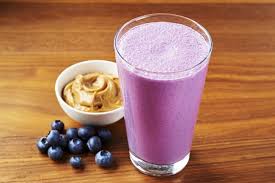 Lait Fouette Delicieux Au Beurre D Arachide Et Aux Bleuets Peanutbutter Smoothie Recipes Peanut Butter Smoothie Smoothie Recipes