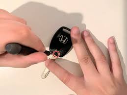 Replacing a dead battery in your honda key is actually quite simple. 2006 2011 Honda Civic Key Fob Battery Replacement 2006 2007 2008 2009 2010 2011 Ifixit Repair Guide